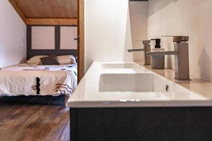 Location de vacances pour 10 personnes, avec vue ainsi que terrasse et piscine à Coubon - 4