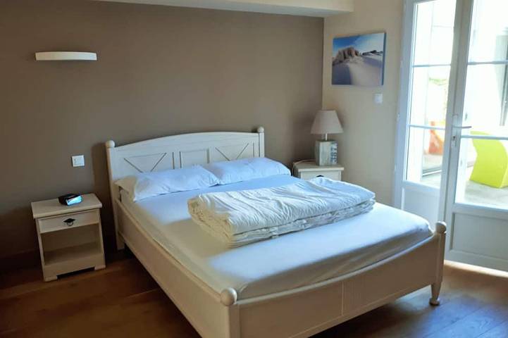 Location de vacances pour 8 personnes, avec jardin et terrasse dans Plage Du Gros Jonc Le Bois Plage En Re - 3