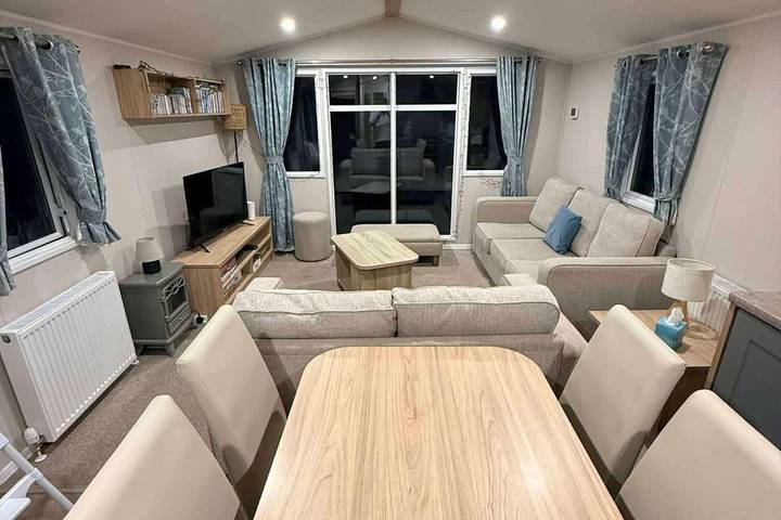 Chalet für 8 Personen, mit Whirlpool und Pool sowie Terrasse, mit Haustier - 1