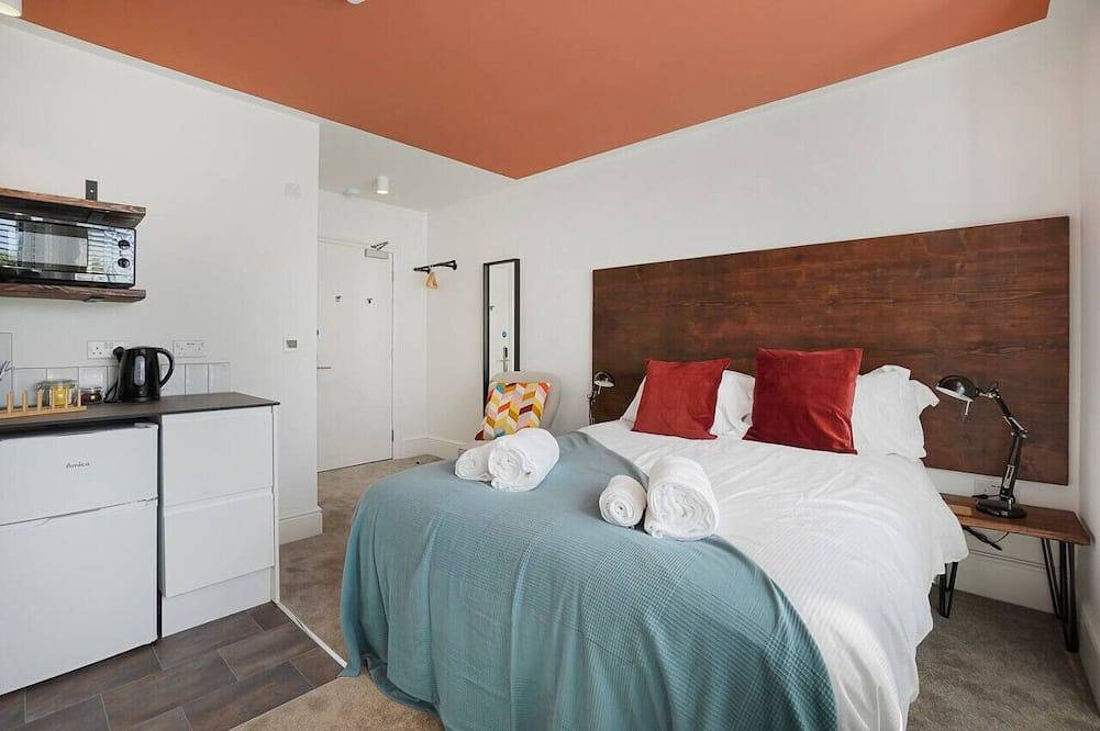 Entire apartment, Eco Aparthotel - Cheriton Studio in Folkestone, Kent