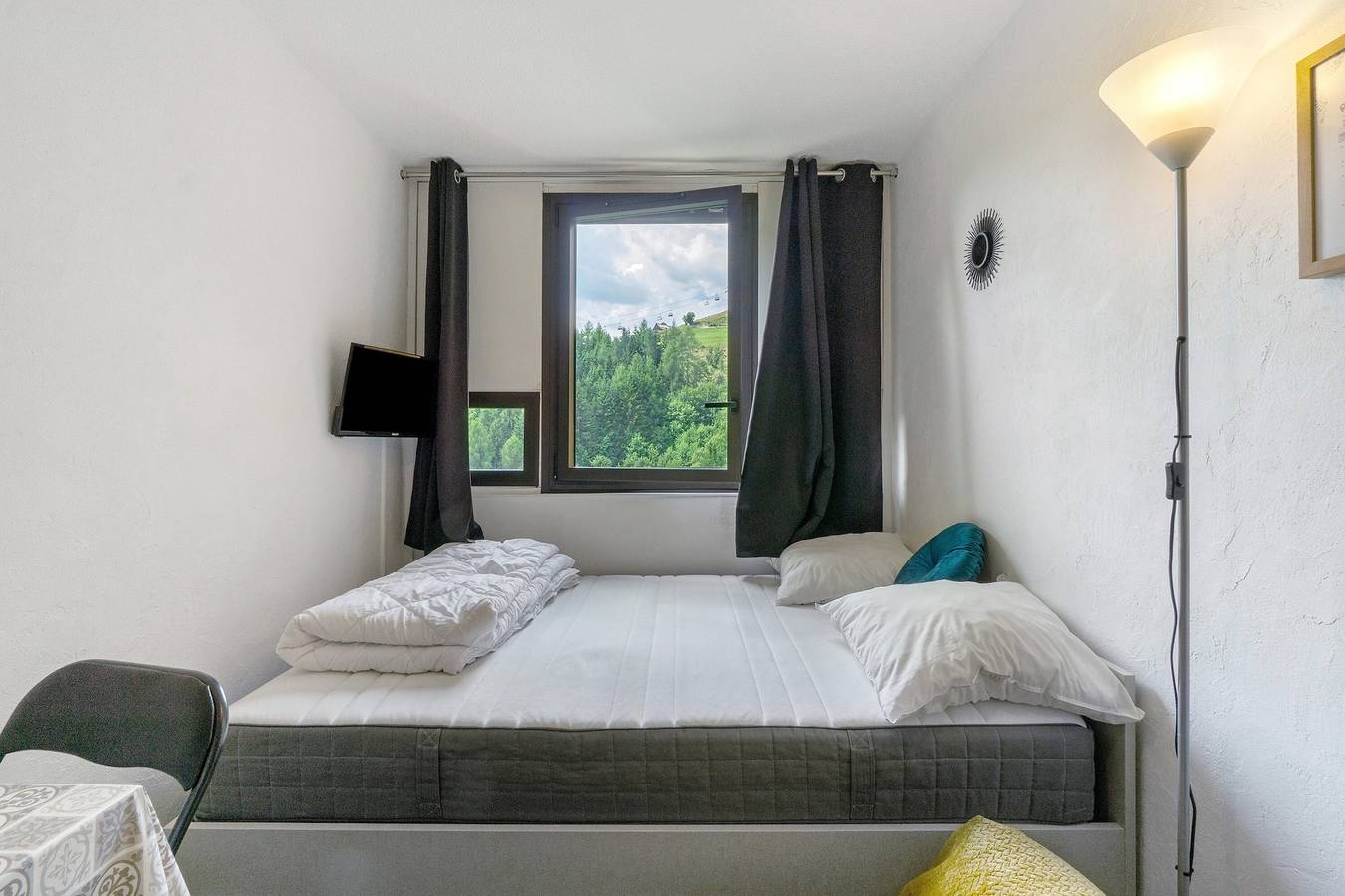 Apartamento entero, Apartamento 'Cosy- Villarembert' con vistas a la montaña y Wi-Fi in Le Corbier, Villarembert