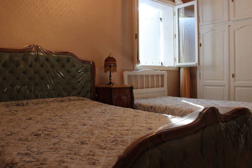 \"Rocabel\" mit Blick auf das Wasser in Gattières, Cannes region