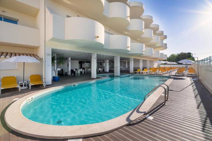 Aparthotel para 3 pessoas, com piscina e jardim e ainda vista em Alvor