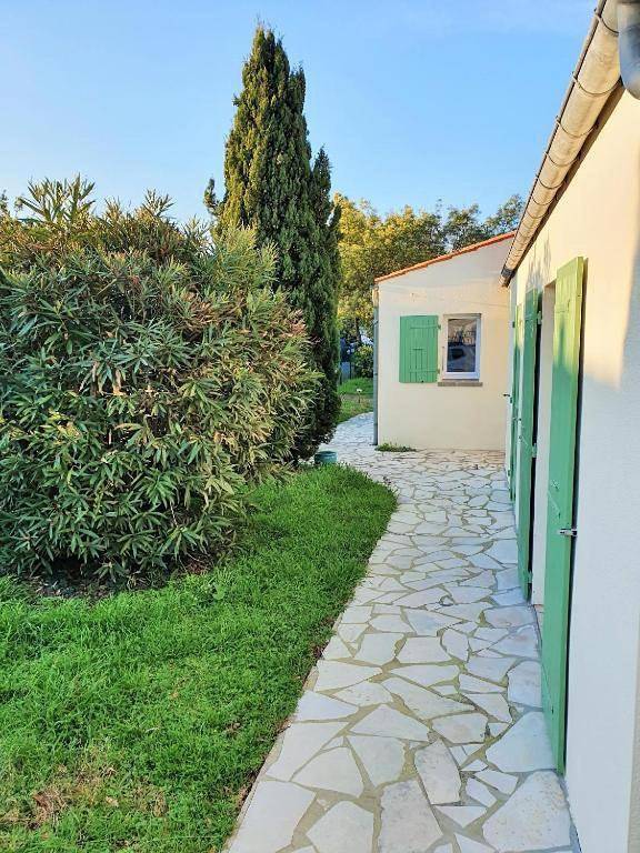 Double Room with Private Bathroom in Le Grand-Village-Plage, Côte de Beauté