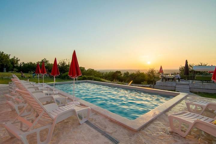 Maison d’hôte pour 2 personnes, avec jardin ainsi que vue et piscine