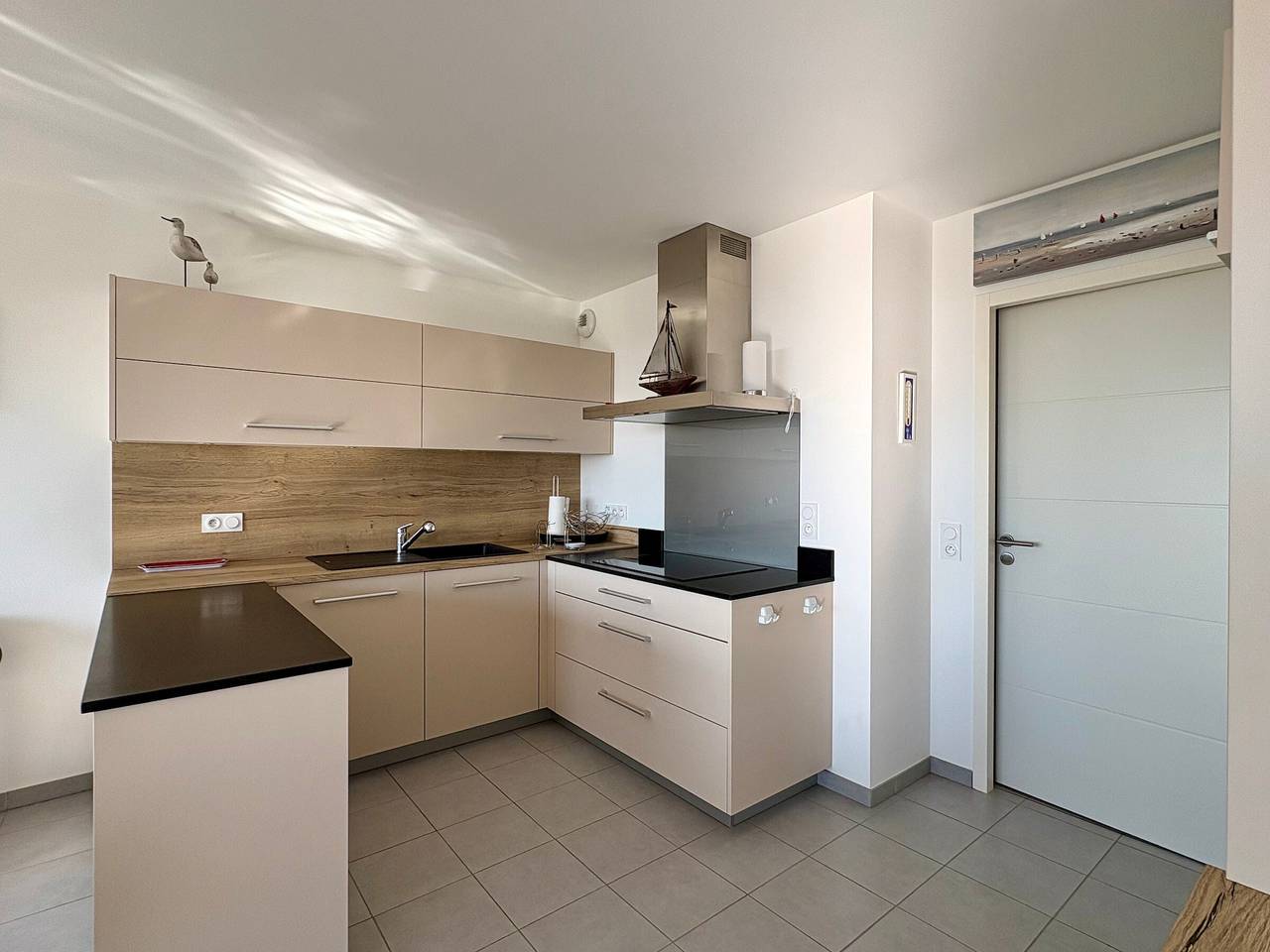 Apartamento entero, Moderno Apartamento de 2 Habitaciones con Terraza y Vista a 50m de la Playa in Saint-Hilaire-de-Riez, Vandea