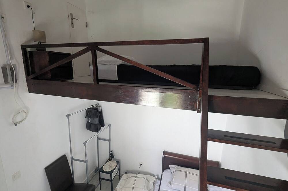 Cosy 2-bedroom villa with patio and barbecue in Alcabideche, Costa de Lisboa