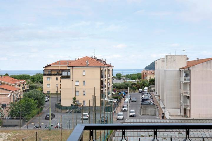 Appartamento intero, Appartamento 'Alloggio Gallinara' con Vista Mare, Wi-Fi e Aria Condizionata in Albenga, Riviera di Ponente