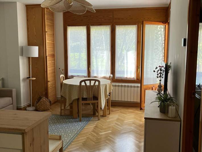 Gîte pour 4 personnes, avec Balcon et Terrasse ainsi que Jardin et Piscine à Jaca - 4