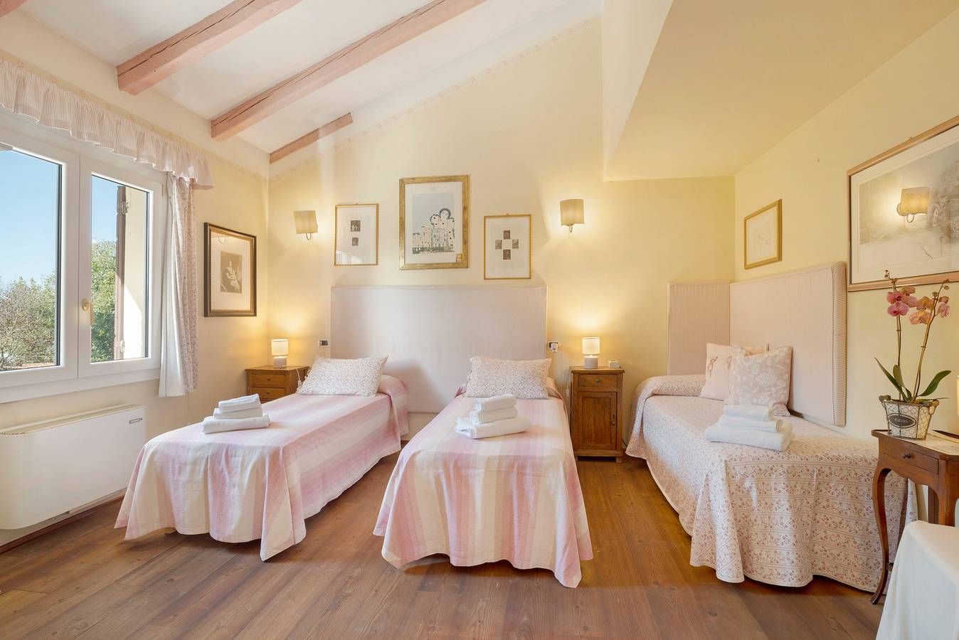 Room 'Rosa' with Shared Garden, Wi-Fi and Air Conditioning in Mirano, Venice Province
