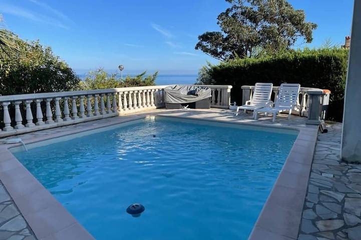 Location de vacances pour 8 personnes, avec jardin et terrasse, animaux acceptés dans Plage d'Anthéor