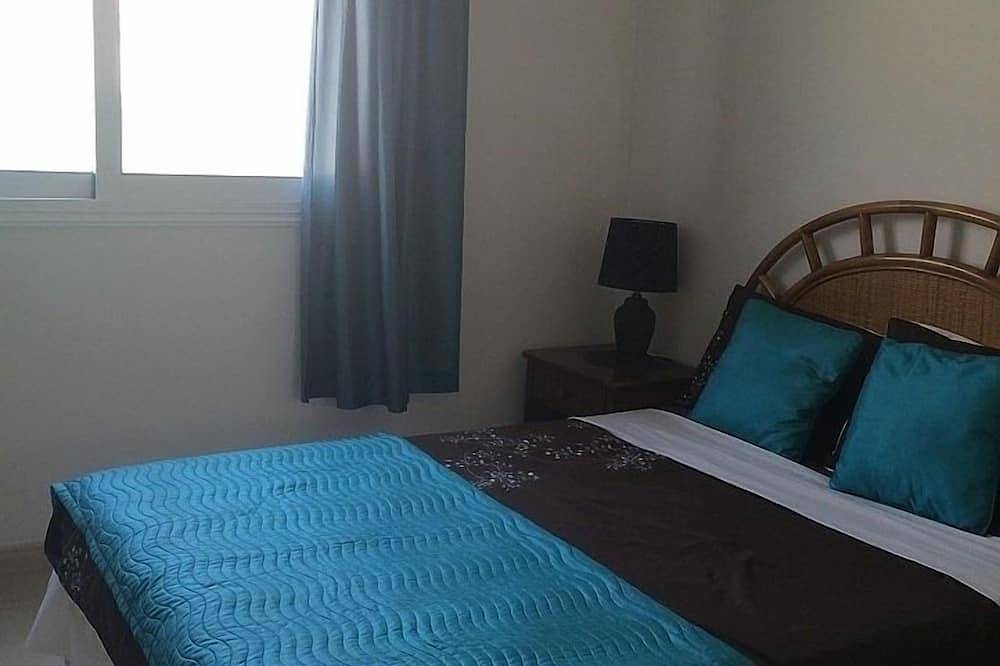 Ganze Wohnung, Erdgeschosswohnung mit Pool, A / C, Tv, Dvd, Wifi, Patio und privatem Parkplatz in Paphos, Südzypern