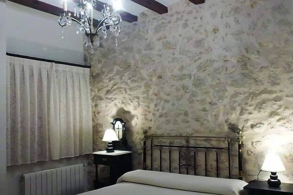 Casa rural 3 con buhardilla, piscina y jardín con barbacoas in Bañeres, Interior de Alicante
