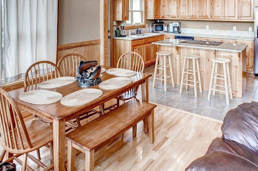 3Br Murrayville Lakefront Cabin mit Bootsrutsch! in Lake Lanier