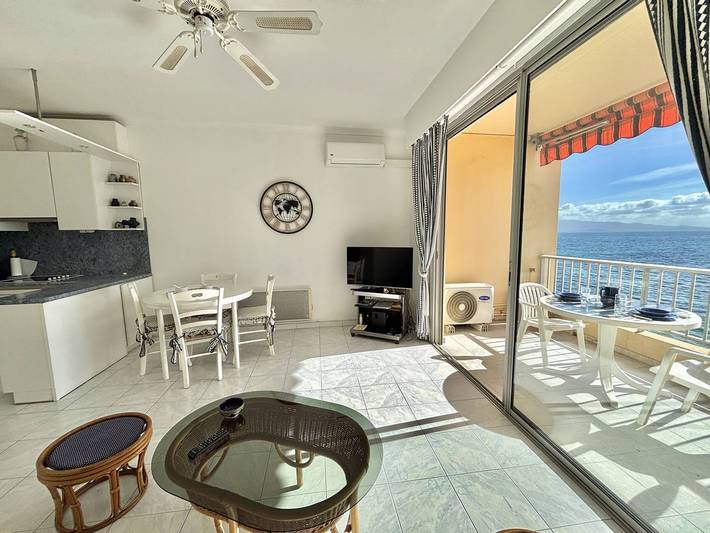 Ganze Wohnung, Studio am Wasser, Klimaanlage, Terrasse, Wlan inklusive in Ajaccio in Ajaccio, Golfe D'Ajaccio