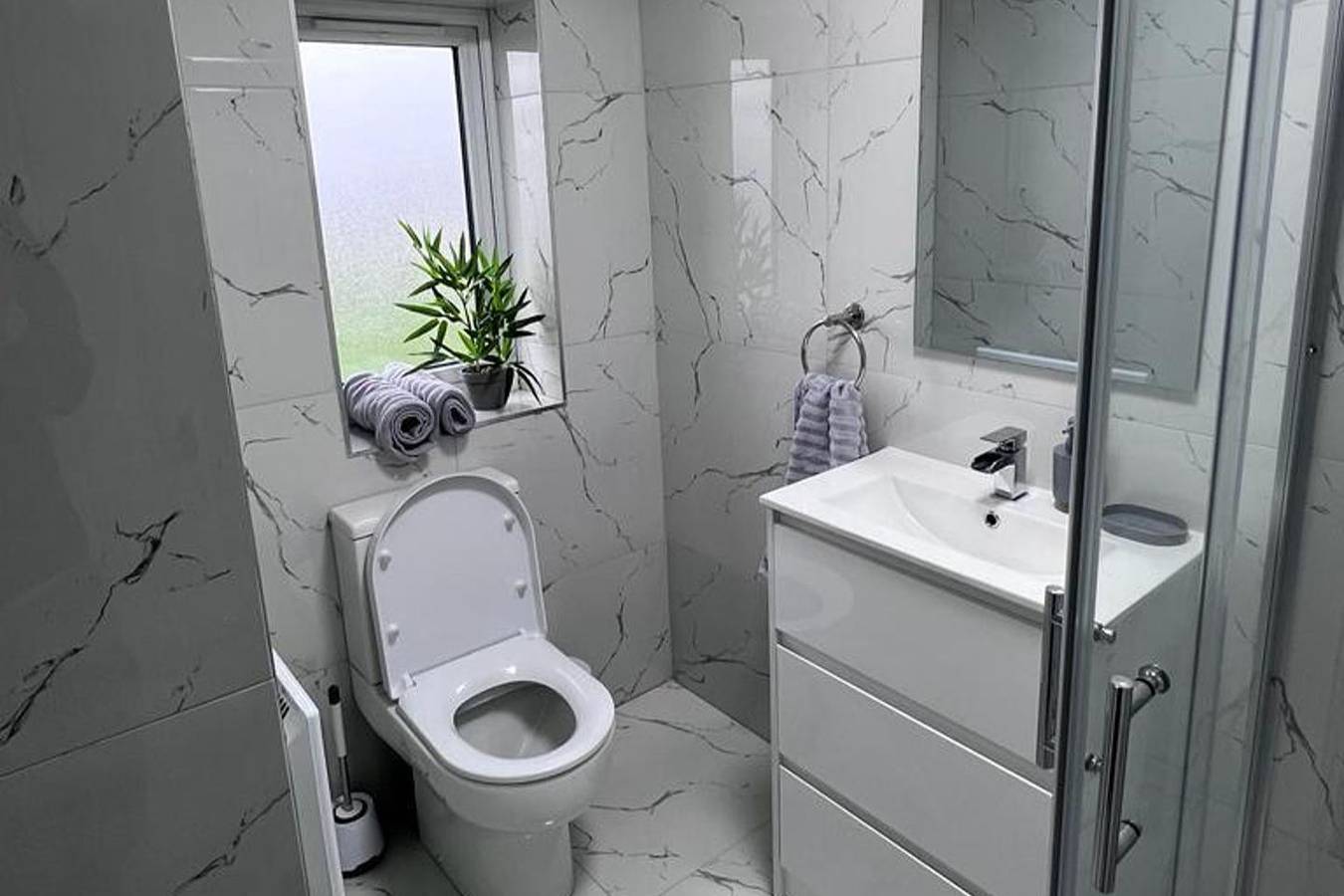 Ganze Ferienwohnung, 2 Bed apartment Sleeps 3 -Smart Tv -Private garden in Huddersfield, Westliches Yorkshire