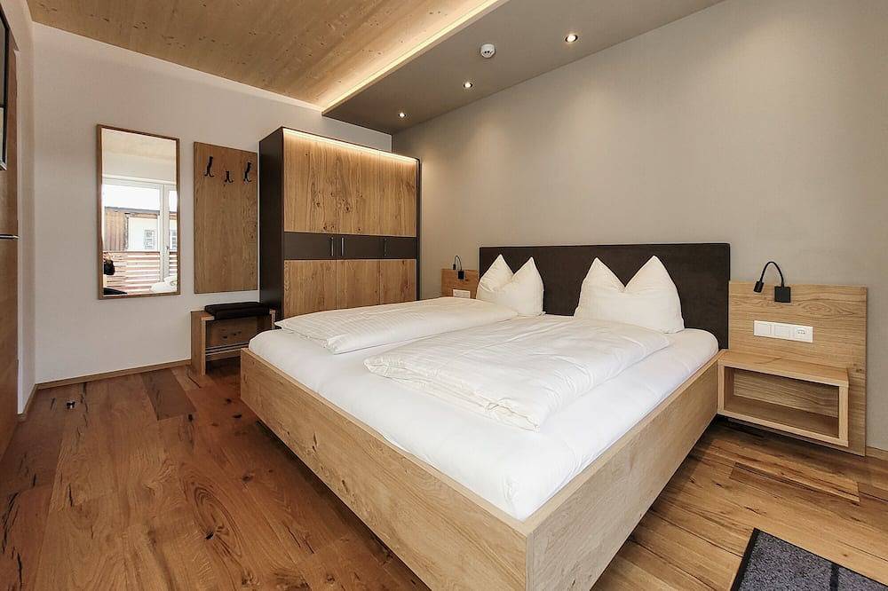 Ganze Wohnung, 50m² modern holiday apartment with balcony, free swimming lake, 100 m from the ski area in Lechtaler Alpen, Bichlbach