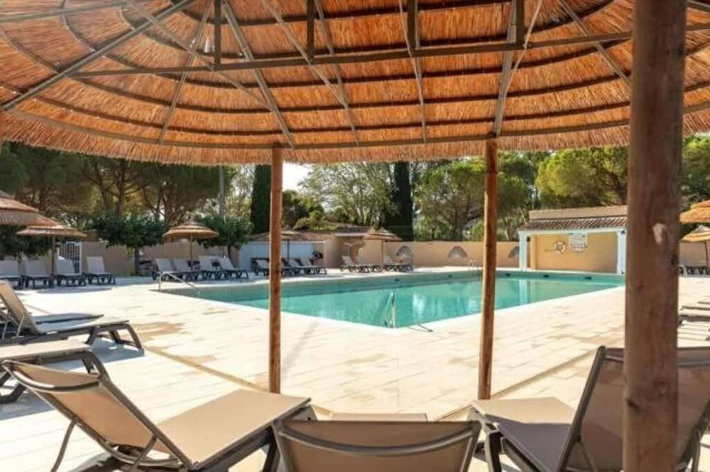 Comfortable stay at Camping Le Hameau des Pins - New mobile home for 6 people in La Moutone, La Crau