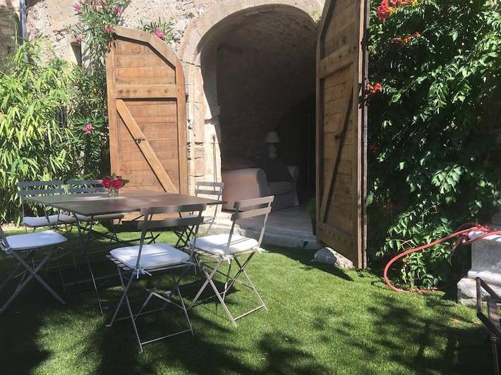 Location de vacances pour 12 personnes, avec Jacuzzi et Terrasse ainsi que Jardin et Piscine à Laval-Saint-Roman - 4