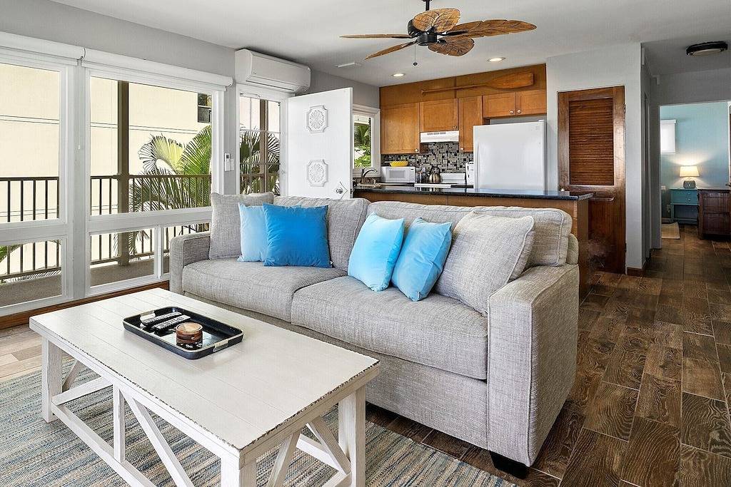 Ganze Wohnung, Oceanfront; Stunning Corner Unit in Quiet Boutique Complex, Spacious, Pool, A/C! in Komohana Kai, Holualoa