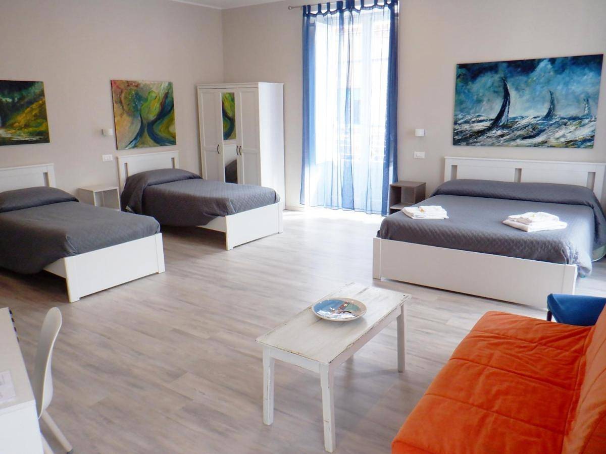 Double Room with Private External Bathroom in Patti, Province de Messina