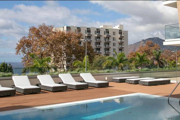 Apartamento de férias para 2 pessoas, com varanda e vista e ainda piscina em Madeira