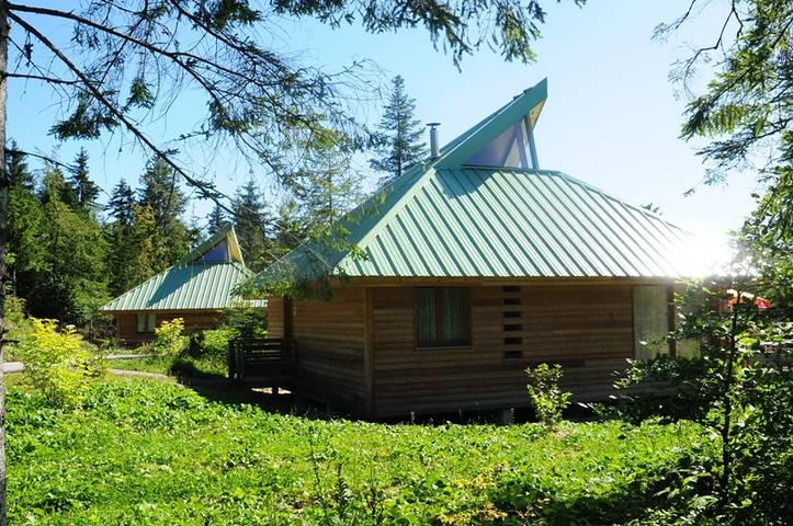 Gîte pour 4 personnes, avec Terrasse et Jardin ainsi que Piscine et Vue