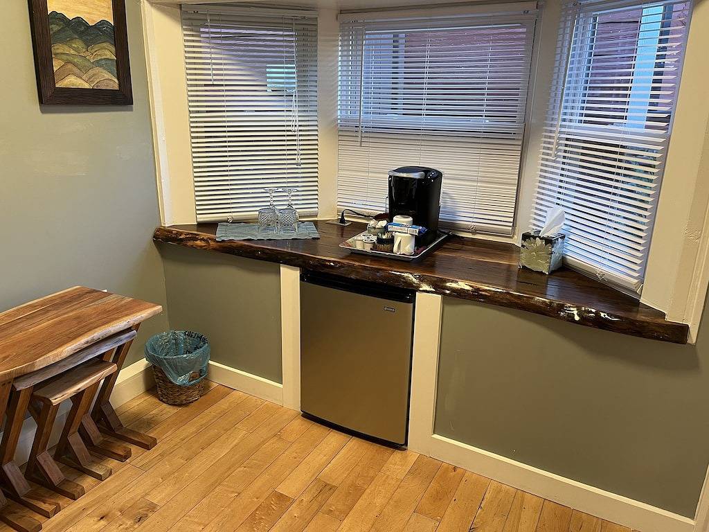 Cottage 1 block from Main St. on historic property. in Brevard, Transylvania County