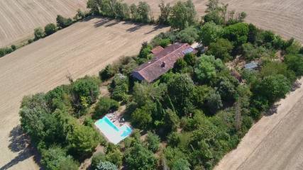 Gîte pour 4 personnes, avec piscine ainsi que jardin et terrasse, animaux acceptés à Montbrun-Lauragais
