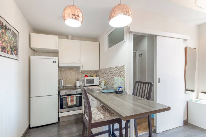 Entire apartment, Apartment 'Studio Near Park Güell' with Wi-Fi and Air Conditioning in Barcelona, Barcelonès