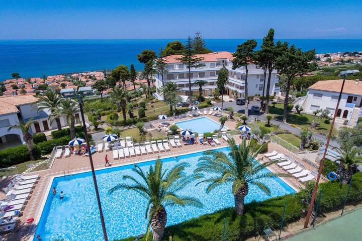 Appartamento per 4 persone, con Balcone e Terrazza nonché Giardino e Piscina a Belvedere Marittimo