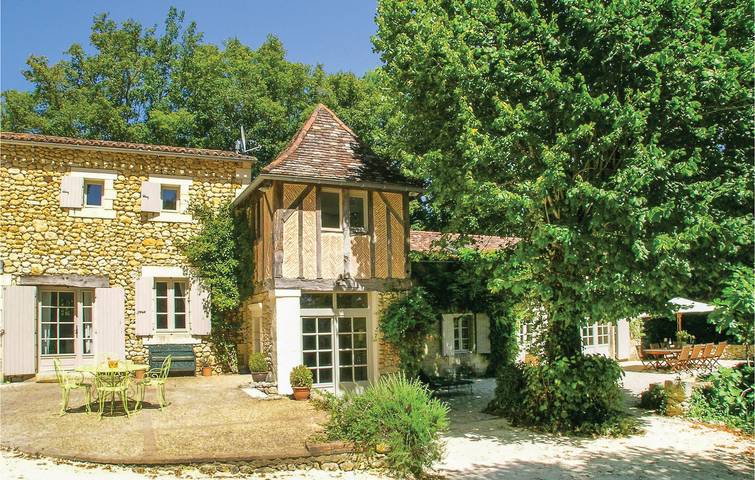 Vakantiehuis voor 11 personen, with terras and zwembad as well as tuin in de Dordogne
