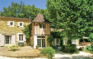 Gîte pour 11 personnes, avec piscine ainsi que jardin et terrasse à Saint-Martin-des-Combes