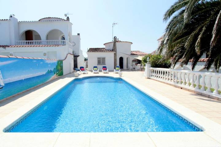 Chalet para 6 personas, con vistas y piscina además de jardín y terraza - 1
