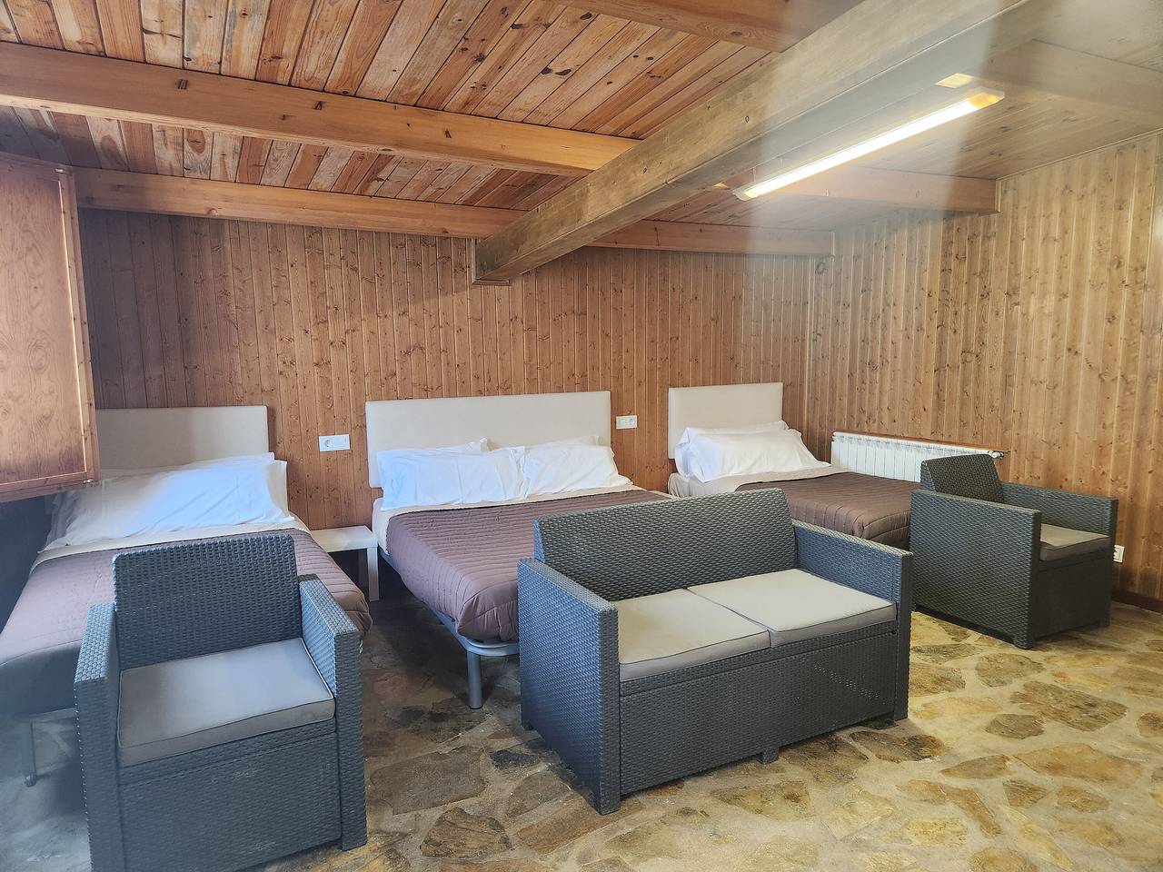 Zimmer 'Casa Jardín Habitación Cuádruple J' mit privatem Pool, Terrasse und gemeinsamem Garten in Monforte de Lemos, Lugo Provinz