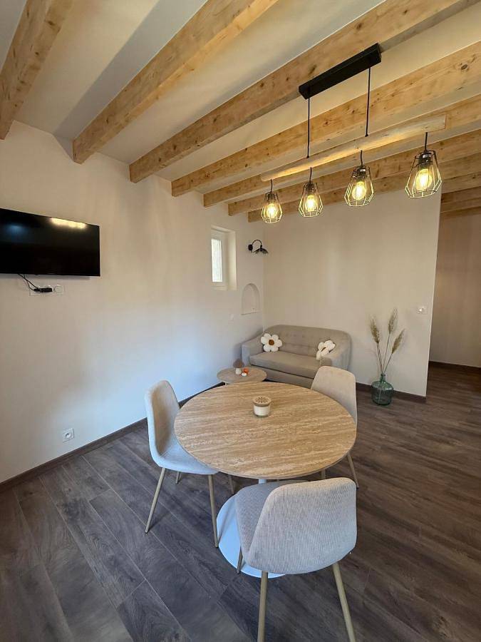 La Petite Couze, Maison cozy pour 2 en Auvergne in Le Breuil-sur-Couze, Région de Besse-et-Saint-Anastaise