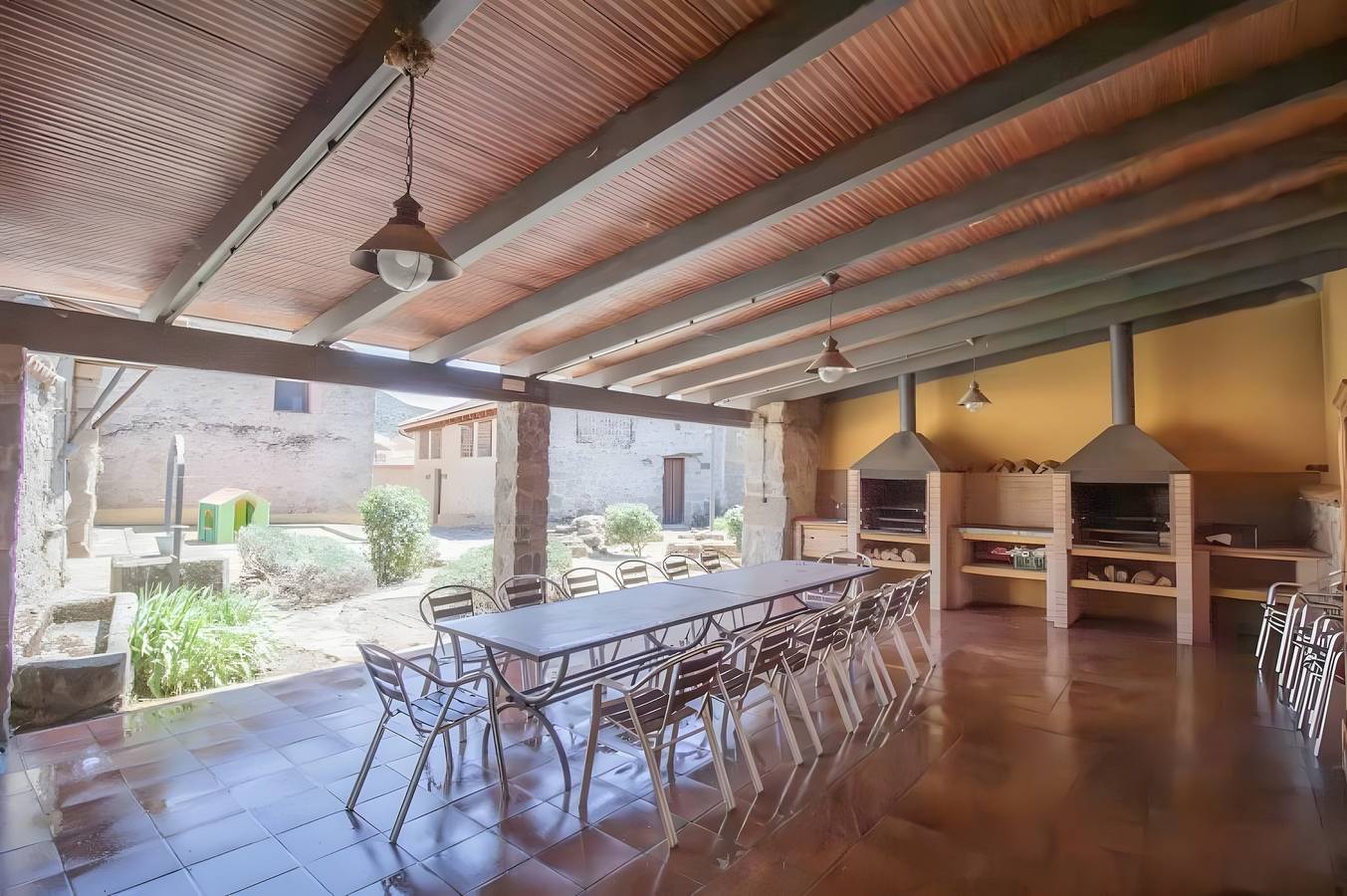 Casa Rural 'El Portalón De Fresnedilla' con Piscina Privada, Terraza y Wi-Fi in Fresnedilla, Provincia de Ávila