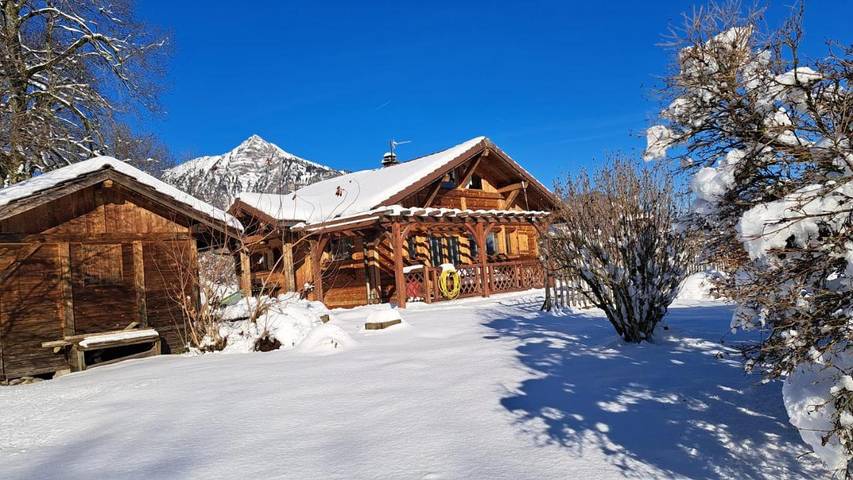 Chalet pour 4 personnes, avec vue ainsi que terrasse et jardin