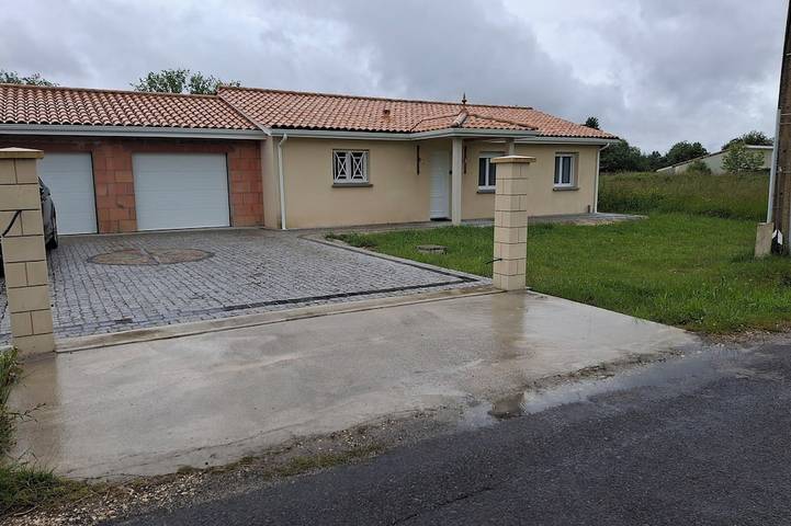 Location de vacances pour 6 personnes, animaux acceptés à Eyrans