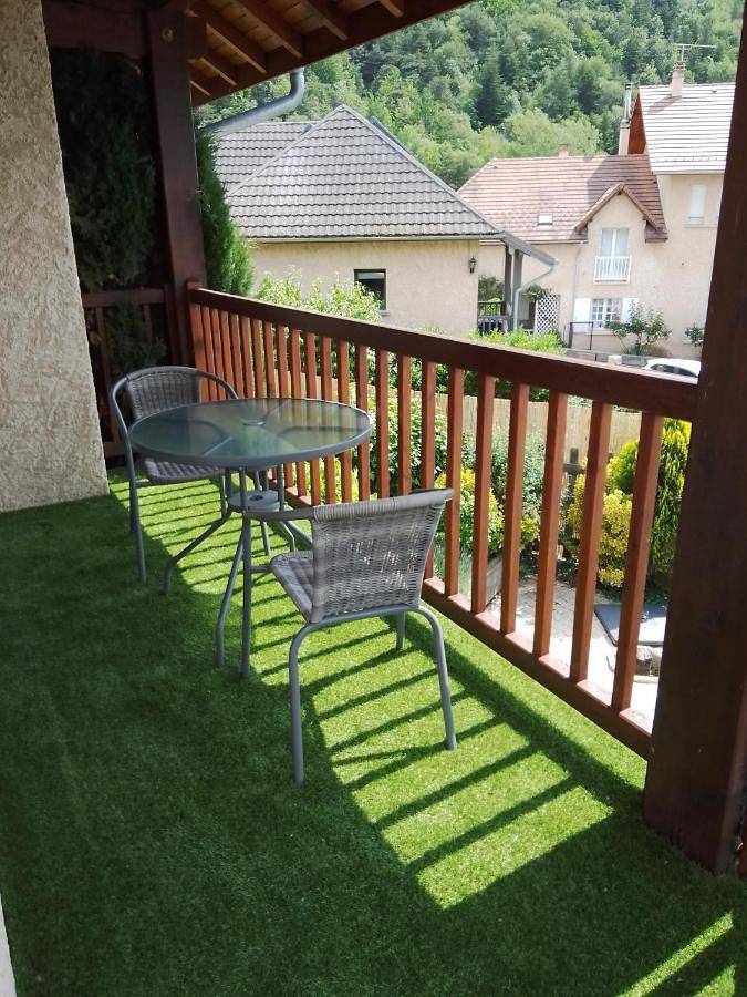 Gîte pour 2 personnes, avec vue ainsi que vue sur le lac et terrasse à Savines-le-Lac - 3