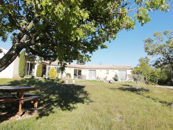 Maison d’hôte pour 2 personnes, avec Balcon et Terrasse ainsi que Jardin et Vue à Sault
