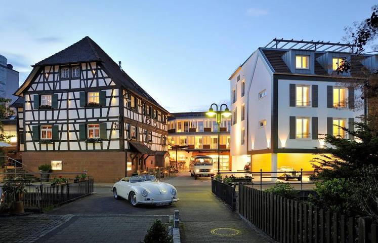 Hotel, mit Whirlpool und Terrasse sowie Pool und Sauna in Durbach