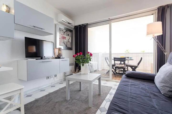 Gîte pour 4 personnes, avec balcon dans Gare D Antibes