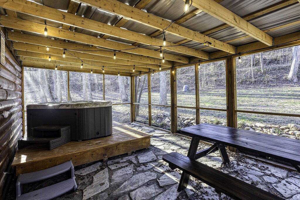 Charming Blue Ridge Cabin! Hot Tub, Hiking, Close to Blue Ridge Attractions! in Chattahoochee National Forest