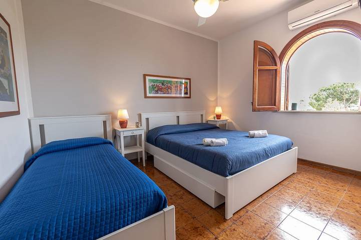 Appartamento intero, 1 - Casa sul mare con piscina vicino Cefalù in Spiaggia (Campofelice di Roccella), Campofelice di Roccella