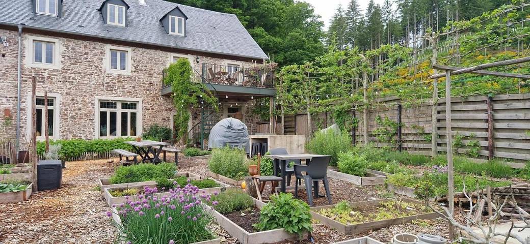 Pension voor 2 personen, with uitzicht and tuin as well as zwembad in de Eifel