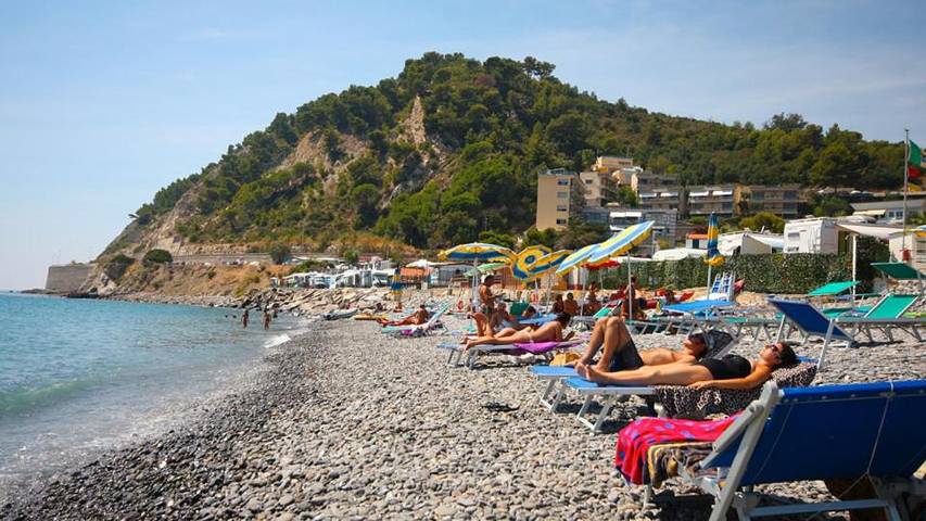 Location de vacances pour 6 personnes, avec vue et terrasse, animaux acceptés à Diano San Pietro - 3