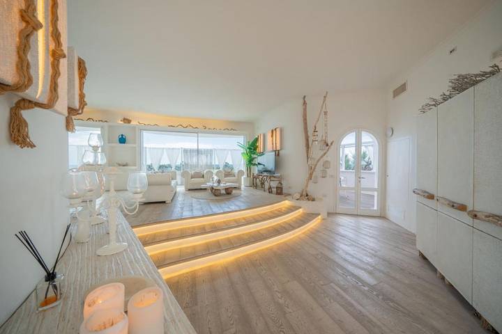 Villa per 8 persone, con Balcone e Idromassaggio nonché Terrazza e Giardino a Mola di Bari