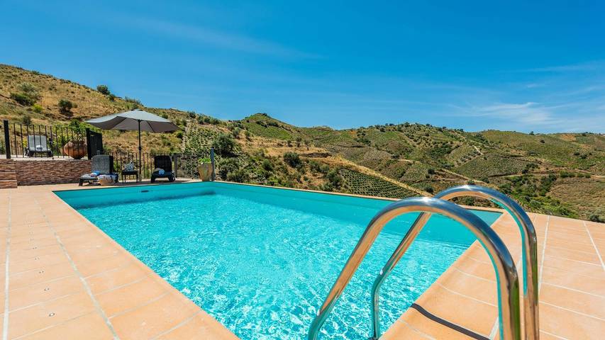Vakantiehuis voor 6 personen, met Balkon/Terras en Zwembad in Almáchar