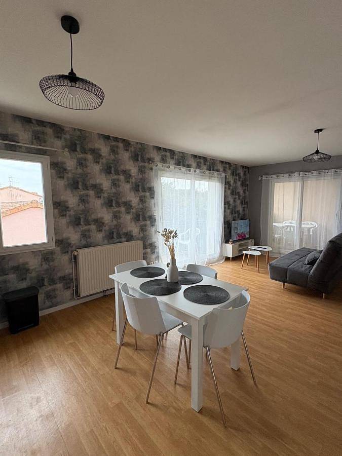 Gîte pour 4 personnes, avec terrasse à Dissay